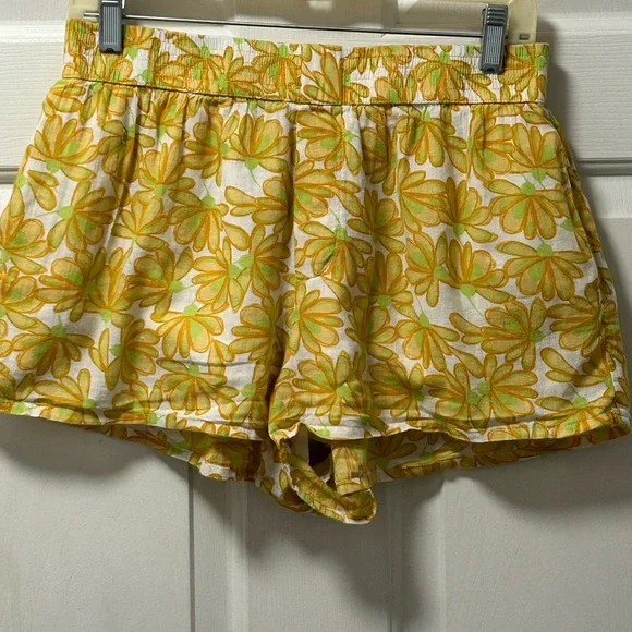 Zara Fully Lined Floral Shorts Size Large - Picture 1 of 11